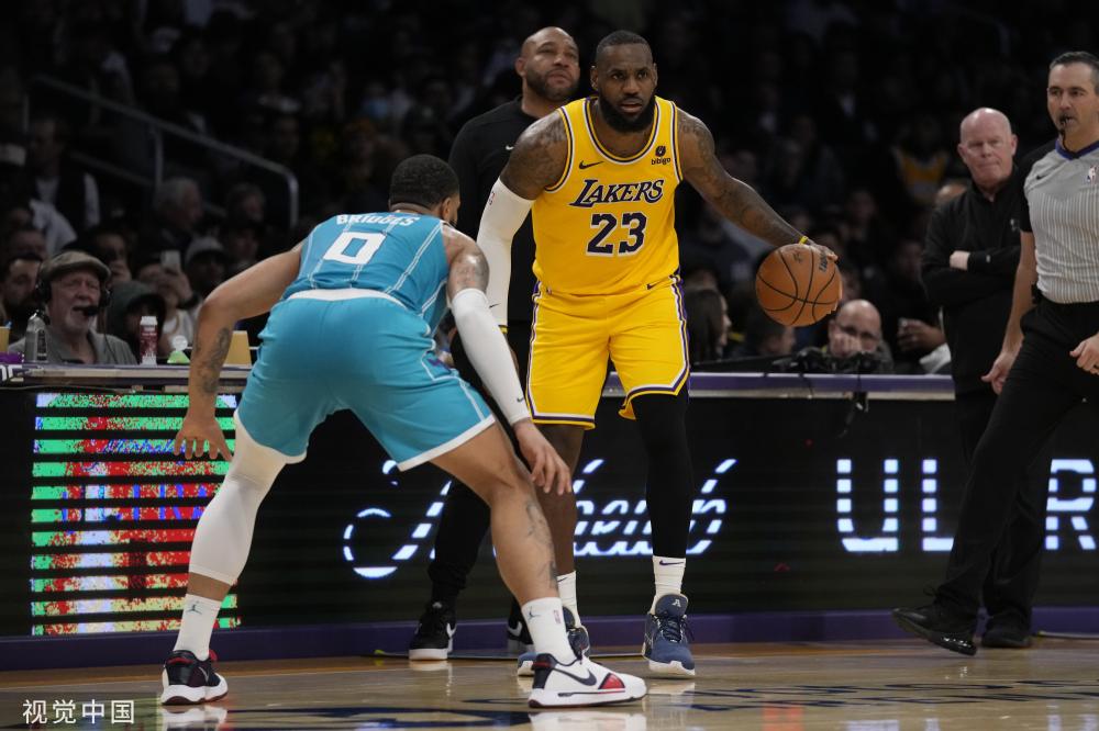 C罗再次展 C罗再次展