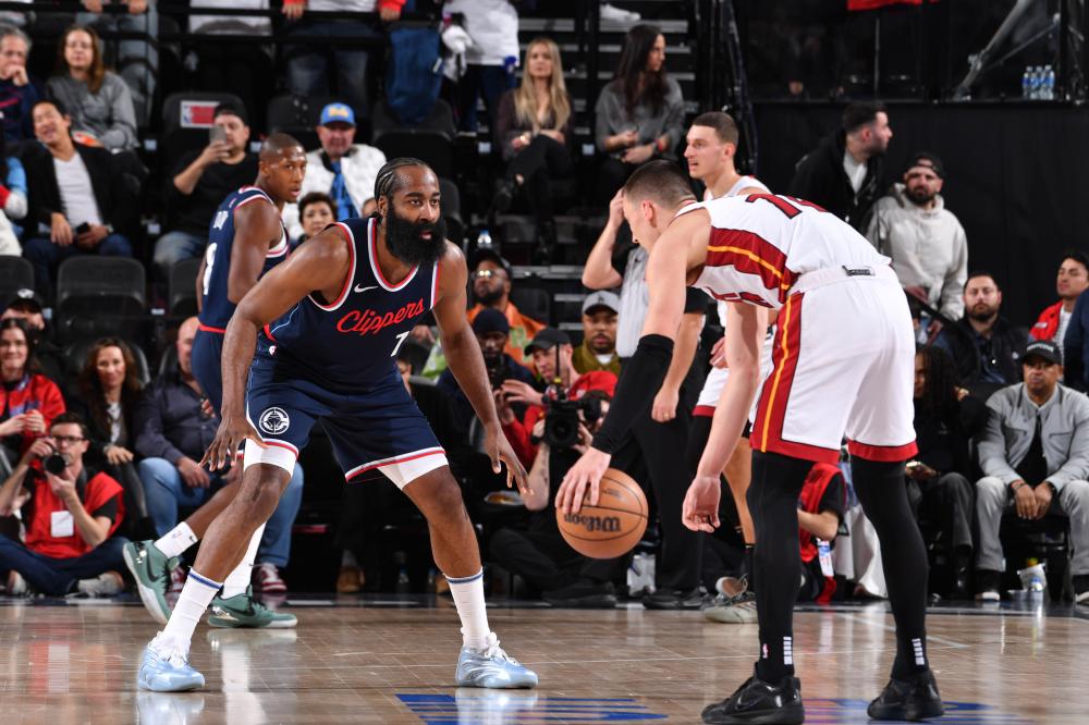 竞争中脱颖 竞争中脱颖