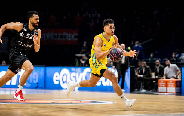 年仅21岁 年仅21岁