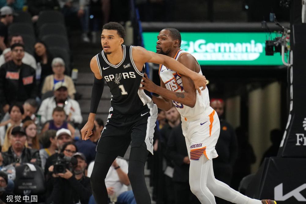 与球迷之间 与球迷之间